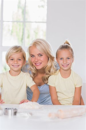 Family looking at the camera while baking in kitchen Stock Photo - Budget Royalty-Free & Subscription, Code: 400-06874573