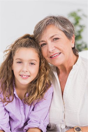 simsearch:400-06874610,k - Portrait of a child and her grandmother in sitting room Foto de stock - Super Valor sin royalties y Suscripción, Código: 400-06874638