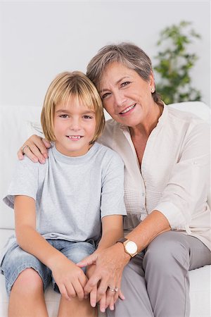 simsearch:400-06874610,k - Portrait of a little boy and his grandmother in sitting room Foto de stock - Super Valor sin royalties y Suscripción, Código: 400-06874630