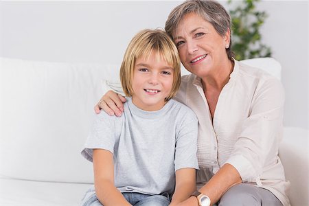 simsearch:400-06874610,k - Portrait of a little boy and his grandmother smiling in sitting room Foto de stock - Super Valor sin royalties y Suscripción, Código: 400-06874631