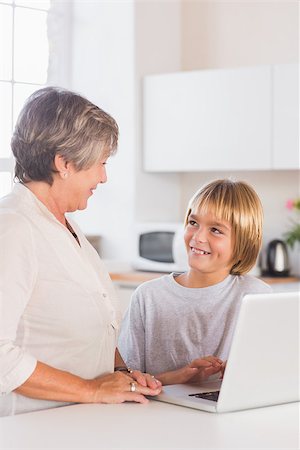 simsearch:400-06874653,k - Granny and grandson using laptop in kitchen Photographie de stock - Aubaine LD & Abonnement, Code: 400-06874674