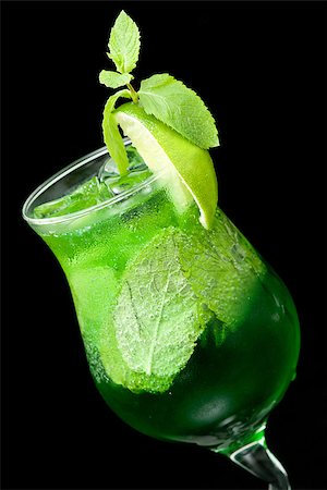 cocktail with lime and mint closeup Photographie de stock - Aubaine LD & Abonnement, Code: 400-06875000