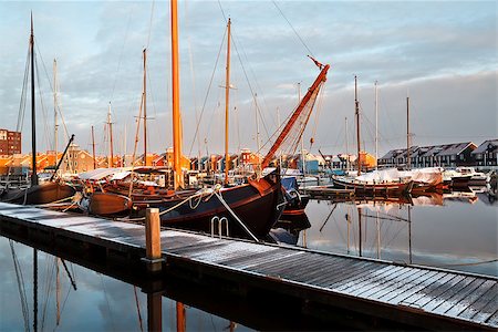simsearch:400-06078495,k - ship, yachts and boast on marina in Groningen, Netherlands Foto de stock - Super Valor sin royalties y Suscripción, Código: 400-06875438