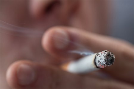 Focus on top of burning cigarette being smoked by man Photographie de stock - Aubaine LD & Abonnement, Code: 400-06876305
