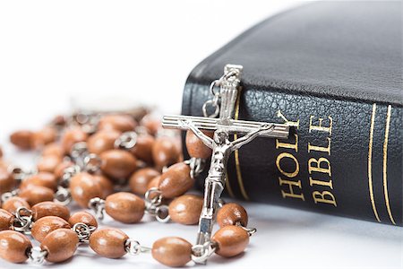 simsearch:400-08017488,k - Black leather bound holy bible with rosary beads on white background Stock Photo - Budget Royalty-Free & Subscription, Code: 400-06876456