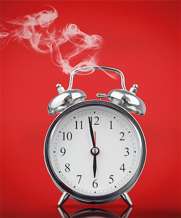 simsearch:400-06876570,k - Smoking hot alarm clock on red background Photographie de stock - Aubaine LD & Abonnement, Code: 400-06876569