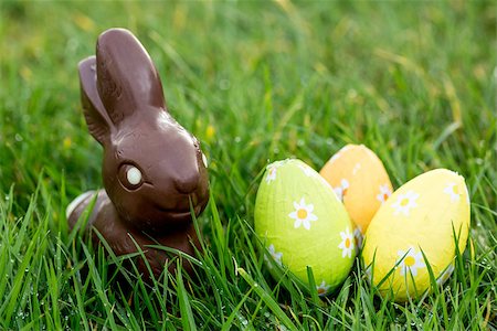 foil chocolate bunnies - Chocolate bunny in the grass with three wrapped easter eggs Stock Photo - Budget Royalty-Free & Subscription, Code: 400-06877467