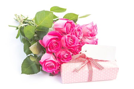 simsearch:400-06877837,k - Bouquet of roses next to a gift with a blank card on a white table Stock Photo - Budget Royalty-Free & Subscription, Code: 400-06877847