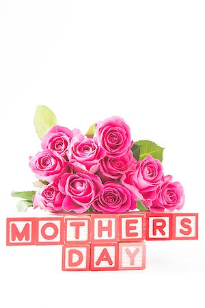 simsearch:400-06877945,k - Bouquet of pink roses next to wooden blocks spelling mothers day close up Stock Photo - Budget Royalty-Free & Subscription, Code: 400-06877929