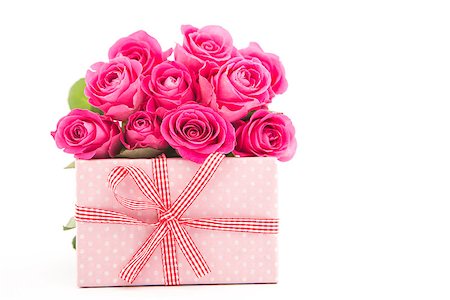 simsearch:400-06877945,k - Bouquet of pink roses next to a pink gift on a white background close up Stock Photo - Budget Royalty-Free & Subscription, Code: 400-06877936