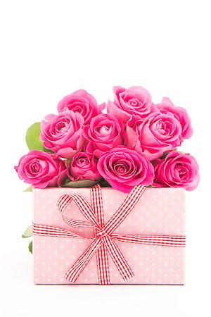 simsearch:400-06877945,k - Bouquet of beautiful pink roses next to a pink gift on white background close up Stock Photo - Budget Royalty-Free & Subscription, Code: 400-06877937