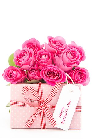 simsearch:400-06877945,k - Bouquet of beautiful pink roses next to a pink gift with a happy mothers day card on white background close up Stock Photo - Budget Royalty-Free & Subscription, Code: 400-06877939