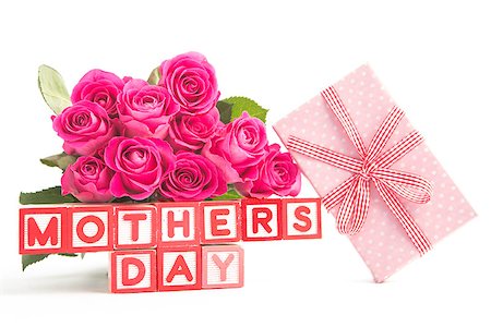 simsearch:400-06877837,k - Bouquet of pink roses and pink gift next to wooden blocks spelling mothers day close up Stock Photo - Budget Royalty-Free & Subscription, Code: 400-06877931