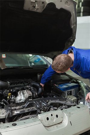 simsearch:400-06870131,k - Male mechanic working under bonnet of car Photographie de stock - Aubaine LD & Abonnement, Code: 400-06870097