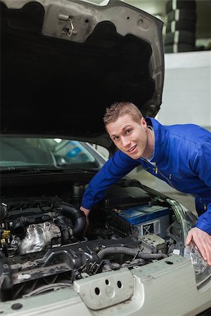 simsearch:400-06878892,k - Portrait of male mechanic working under bonnet of car Photographie de stock - Aubaine LD & Abonnement, Code: 400-06870098