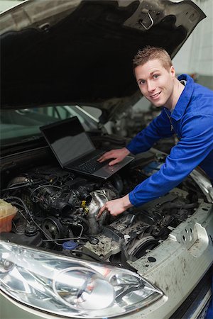 simsearch:400-06870097,k - Portrait of happy mechanic with laptop repairing car engine Foto de stock - Super Valor sin royalties y Suscripción, Código: 400-06870180