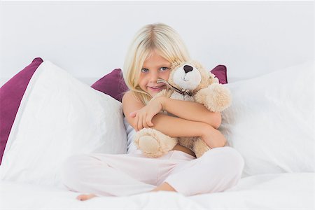 small little girl pic to hug a teddy - Little girl embracing her teddy bear on a bed Stock Photo - Budget Royalty-Free & Subscription, Code: 400-06871467