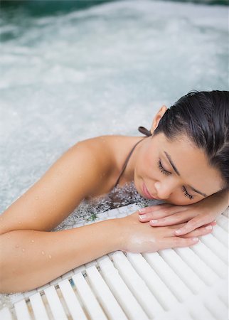 swimming pool leaning on edge - Brunette woman resting at edge of jacuzzi Stock Photo - Budget Royalty-Free & Subscription, Code: 400-06871717