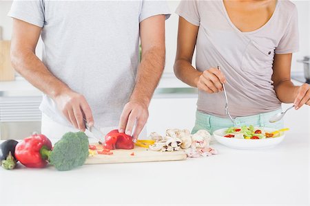 simsearch:400-06891385,k - Couple making a salad in the kitchen Stock Photo - Budget Royalty-Free & Subscription, Code: 400-06872766