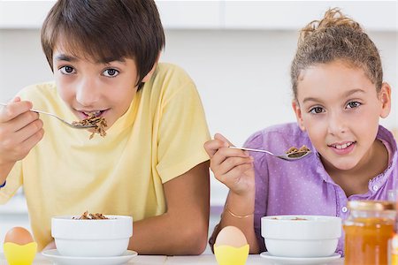simsearch:400-06871178,k - Happy siblings having breakfast in kitchen Stock Photo - Budget Royalty-Free & Subscription, Code: 400-06872789