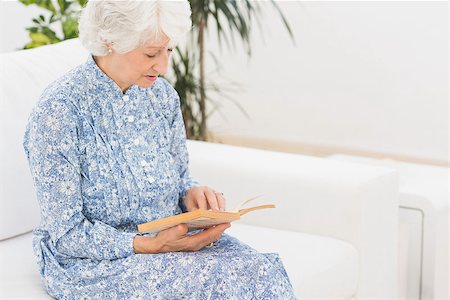 simsearch:400-04026722,k - Elderly calm woman reading a old book on a sofa Stock Photo - Budget Royalty-Free & Subscription, Code: 400-06873100