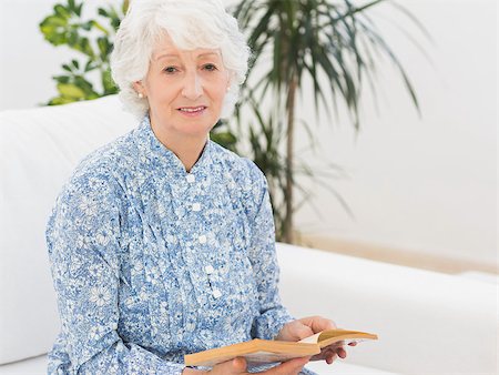 simsearch:400-04026722,k - Elderly cheerful woman reading a old novel on a sofa Stock Photo - Budget Royalty-Free & Subscription, Code: 400-06873103