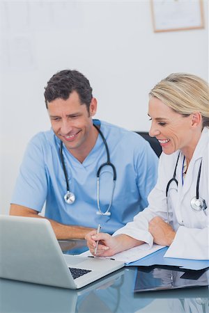 simsearch:6109-06781530,k - Two doctors working together on a laptop in a medical office Photographie de stock - Aubaine LD & Abonnement, Code: 400-06884197