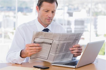 simsearch:400-06884500,k - Businessman reading a newspaper in his office Stock Photo - Budget Royalty-Free & Subscription, Code: 400-06884490