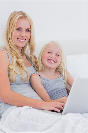 Mother and daughter using a laptop in bed Stock Photo - Budget Royalty-Free & Subscription, Code: 400-06886520