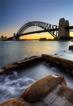 simsearch:400-04502321,k - Sydney Harbour Bridge with rocks in the foreground Foto de stock - Super Valor sin royalties y Suscripción, Código: 400-06886892