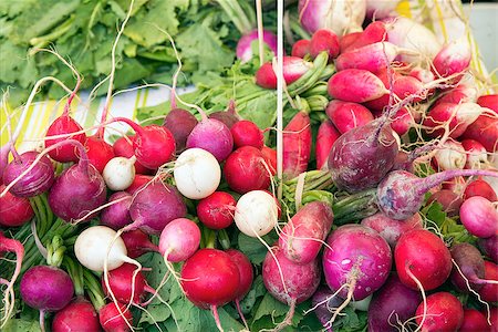 Heirloom and Easter Egg Colorful Radish Bunches at Farmers Market Fruits and Vegetables Stall Photographie de stock - Aubaine LD & Abonnement, Code: 400-06887238