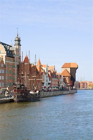 simsearch:614-05522898,k - Old town over water of  river Motlawa, Gdansk ,  Poland Foto de stock - Royalty-Free Super Valor e Assinatura, Número: 400-06887364