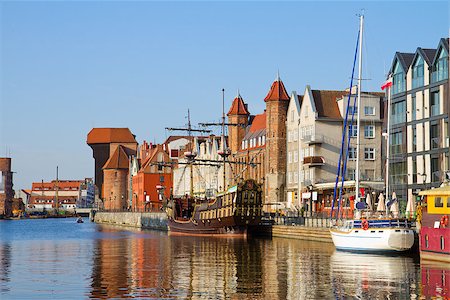 simsearch:614-05522898,k - Old town waterfront over Motlawa, Gdansk ,  Poland Foto de stock - Royalty-Free Super Valor e Assinatura, Número: 400-06887371
