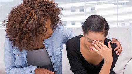 psychotherapeut (männlich und weiblich) - Sad woman crying next to her therapist who is comforting her Stockbilder - Microstock & Abonnement, Bildnummer: 400-06880035