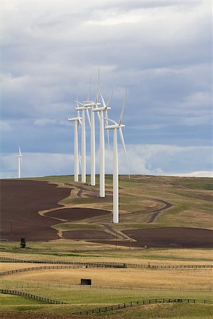 Wind Turbines Energy Farm in Windy Point Goldendale Washington Farmland Photographie de stock - Aubaine LD & Abonnement, Code: 400-06880710