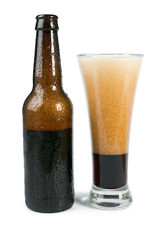 simsearch:400-04719163,k - Bottle of beer and beer mug. White isolated studio shot. Stockbilder - Microstock & Abonnement, Bildnummer: 400-06880941