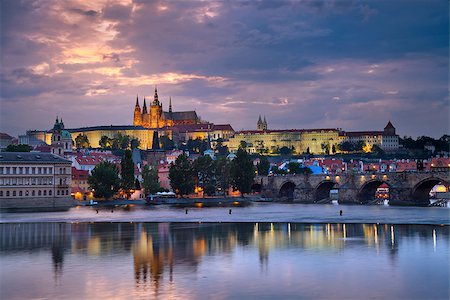 prager schloss - Image of Prague, capital city of Czech Republic, during beautiful sunset. Photographie de stock - Aubaine LD & Abonnement, Code: 400-06881486