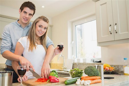 simsearch:400-05357733,k - Couple cooking and drinking wine together in kitchen Fotografie stock - Microstock e Abbonamento, Codice: 400-06881676