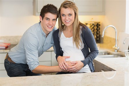 simsearch:400-07955632,k - Young happy man with his pregnant wife in kitchen Photographie de stock - Aubaine LD & Abonnement, Code: 400-06881742