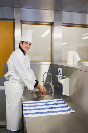 Smiling chef washing hands in the restaurant Stockbilder - Microstock & Abonnement, Bildnummer: 400-06882084