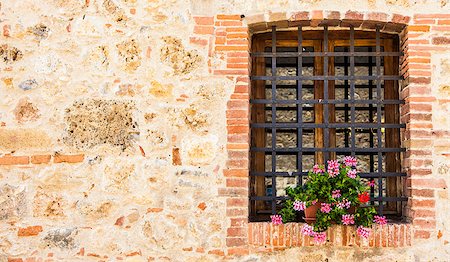 simsearch:400-07212378,k - Pienza, Tuscany region, Italy. Old window with flowers Stock Photo - Budget Royalty-Free & Subscription, Code: 400-06891818