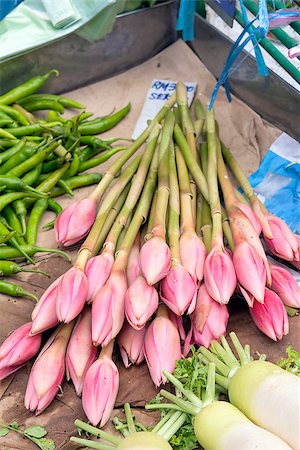 simsearch:400-06750784,k - Banana Flower Blossom Bud for Sale at Wet Market Fruits and Vegetables Stall in Southeast Asia Photographie de stock - Aubaine LD & Abonnement, Code: 400-06892434