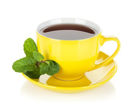 simsearch:628-02615924,k - Yellow tea cup with mint. Isolated on white background Foto de stock - Royalty-Free Super Valor e Assinatura, Número: 400-06915178
