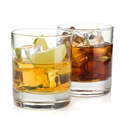 simsearch:400-06914721,k - Whiskey and cola cocktails. Isolated on white background Foto de stock - Super Valor sin royalties y Suscripción, Código: 400-06915423
