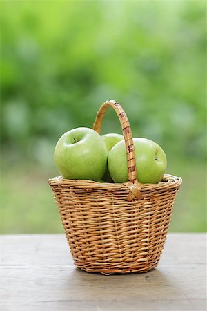 simsearch:825-03626863,k - green apples in a wicker basket, on wooden table Stock Photo - Budget Royalty-Free & Subscription, Code: 400-06915639