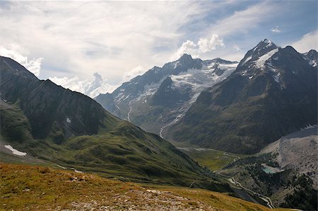 View of beautiful ridge in Alps mountains, Italy. Foto de stock - Royalty-Free Super Valor e Assinatura, Número: 400-06916717