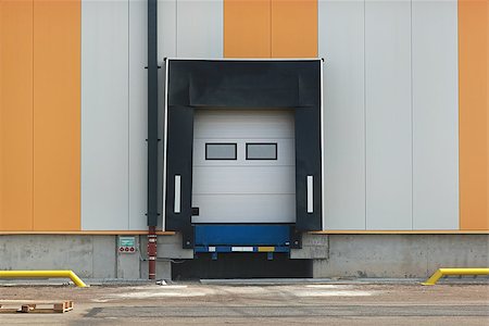 simsearch:400-07478249,k - Ramp for loading trucks at distribution warehouse Stock Photo - Budget Royalty-Free & Subscription, Code: 400-06916808