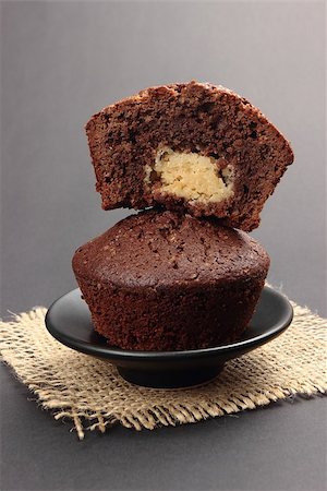 chocolate muffins with almond filling Stockbilder - Microstock & Abonnement, Bildnummer: 400-06918111