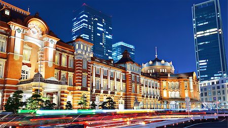 Historic Tokyo Station in the Marunouchi District of Tokyo, Japan. Foto de stock - Royalty-Free Super Valor e Assinatura, Número: 400-06918665