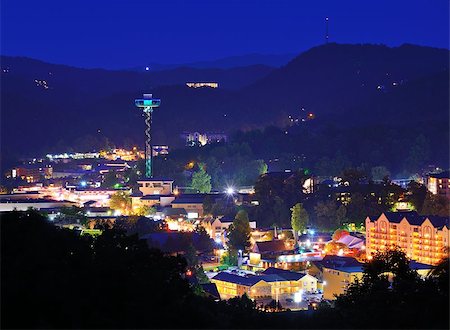 simsearch:400-07246643,k - The skyline of downtown Gatlinburg, Tennessee, USA in the Great Smoky Mountains. Photographie de stock - Aubaine LD & Abonnement, Code: 400-06918713